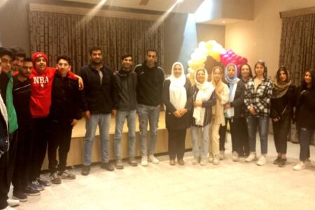 دیدار دکتر بهشید برخوردار با جوانان رستم باغ تهران