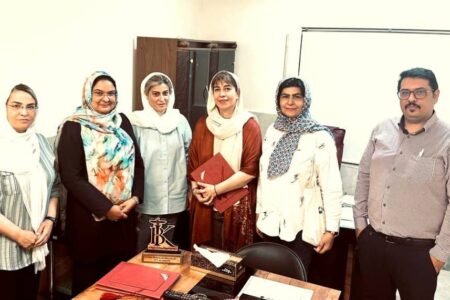 پیشکش لوح سپاس نماینده زرتشتیان در مجلس شورای اسلا...